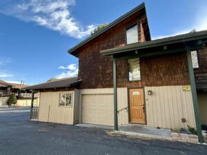 Townhome with garage convenience