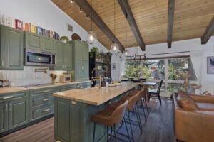 Three-bedroom townhome in town